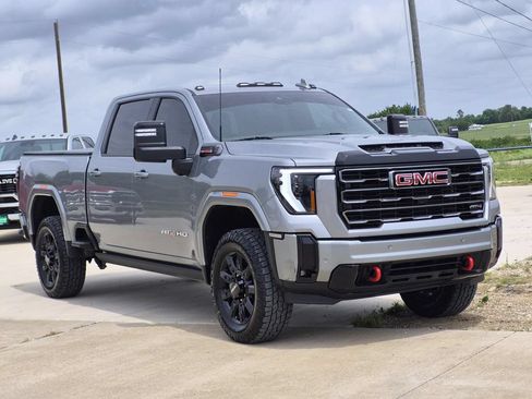 Used 2025 GMC Sierra 2500 AT4 w/ Technology Package AWD/4WD image 2