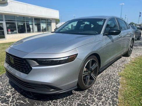 Used 2024 Honda Accord Sport image 4