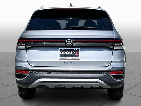 New 2026 Volkswagen Taos SE FWD image 4