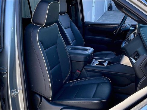 Used 2024 Chevrolet Tahoe Premier AWD/4WD image 11