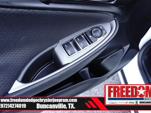 Used 2025 Chevrolet Malibu LT image 38