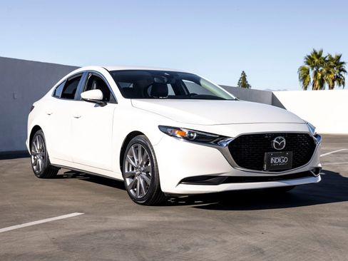 Used 2020 MAZDA MAZDA3 Sedan w/ Select Package image 2