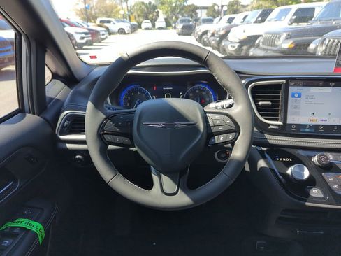New 2026 Chrysler Pacifica Select w/ S Appearance Package FWD image 17