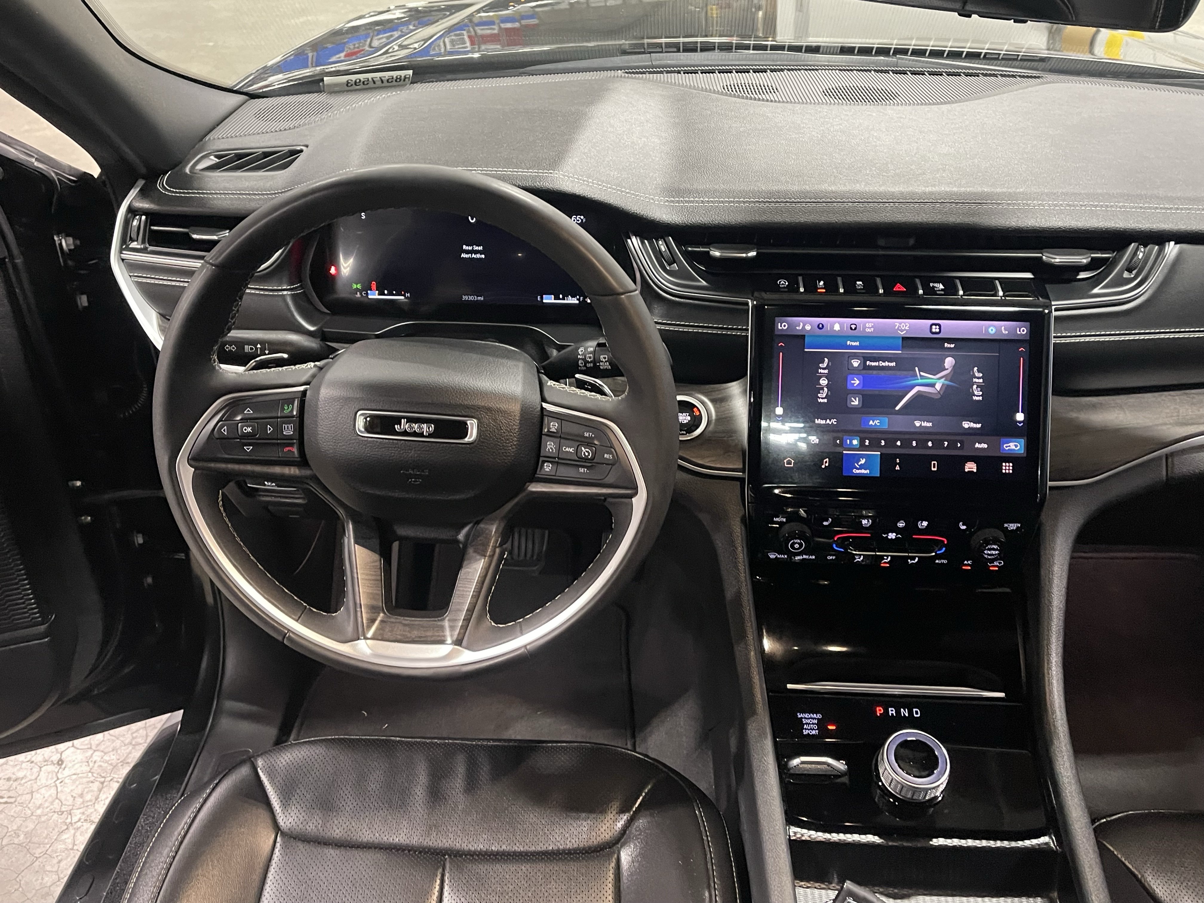 Used 2024 Jeep Grand Cherokee L Limited w/ Luxury Tech Group II AWD/4WD image 12