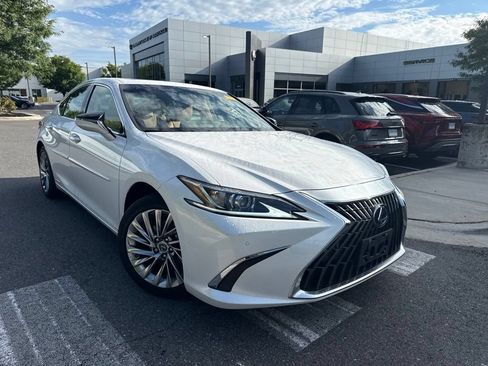 Certified 2022 Lexus ES 300h w/ Accessory Package 2 FWD image 1