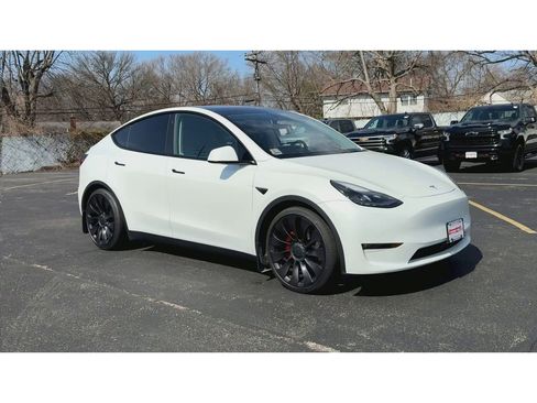 Used 2022 Tesla Model Y Performance image 2