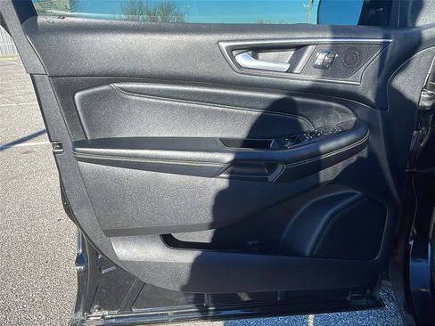 Used 2016 Ford Edge Titanium w/ Technology Package image 20