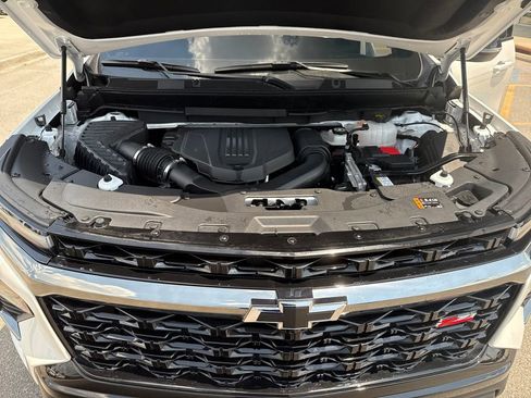 Used 2025 Chevrolet Traverse Z71 w/ LPO, Floor Liner Package AWD/4WD image 11