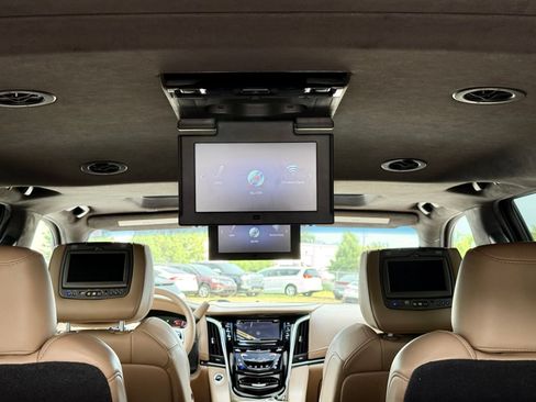 Used 2018 Cadillac Escalade ESV Platinum AWD/4WD image 22