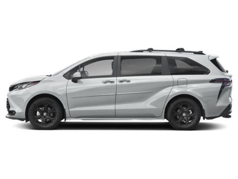 Used 2025 Toyota Sienna XLE Woodland Edition AWD/4WD image 3