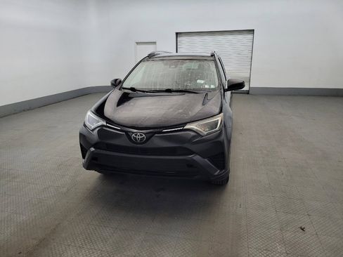 Used 2018 Toyota RAV4 LE FWD image 15