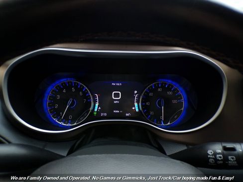 Used 2017 Chrysler Pacifica Touring-L Plus image 10