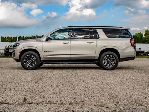 Used 2023 Chevrolet Suburban Z71 w/ Luxury Package AWD/4WD image 4