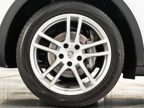 Used 2023 Porsche Cayenne AWD/4WD image 10