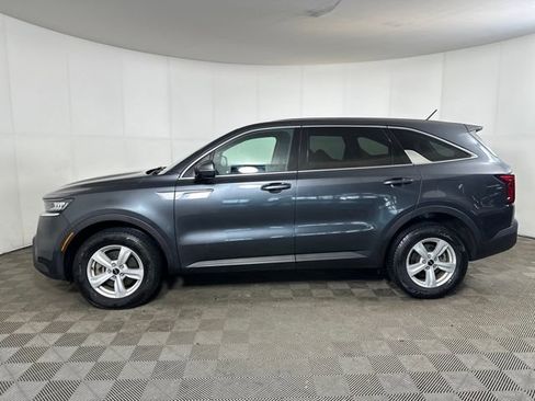 Used 2022 Kia Sorento LX image 6