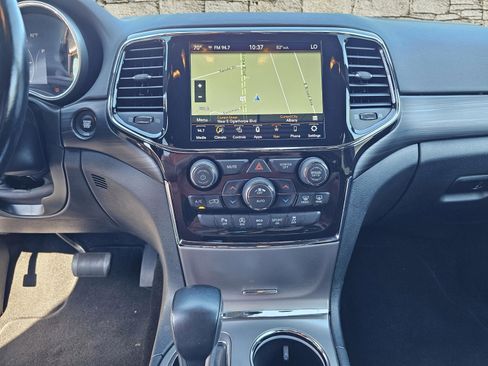 Used 2021 Jeep Grand Cherokee Laredo X image 22