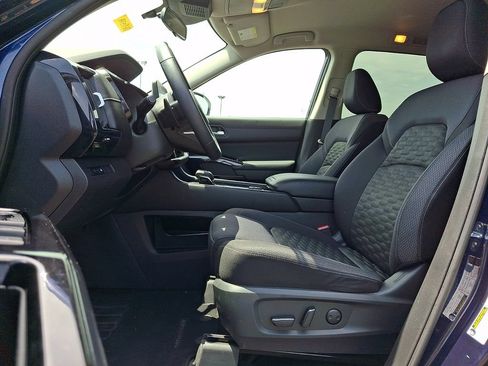 Used 2022 Nissan Pathfinder SV AWD/4WD image 15