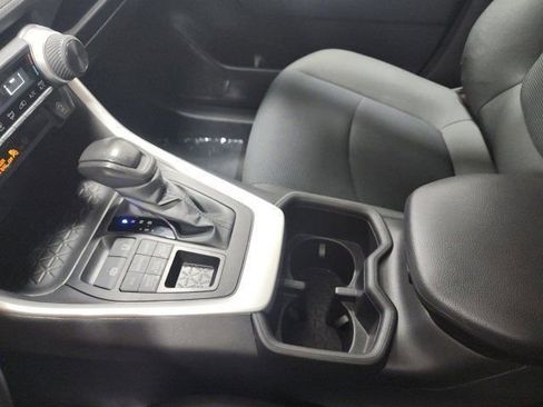 Used 2022 Toyota RAV4 LE image 30