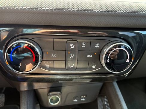 Used 2025 Chevrolet TrailBlazer LT w/ LT Cold Weather Package AWD/4WD image 19