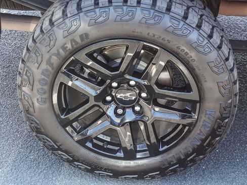 Used 2021 Chevrolet Silverado 1500 LT Trail Boss w/ Bed Protection Package AWD/4WD image 12