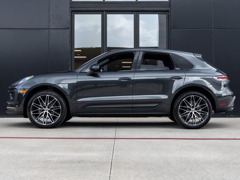 New 2026 Porsche Macan image 2