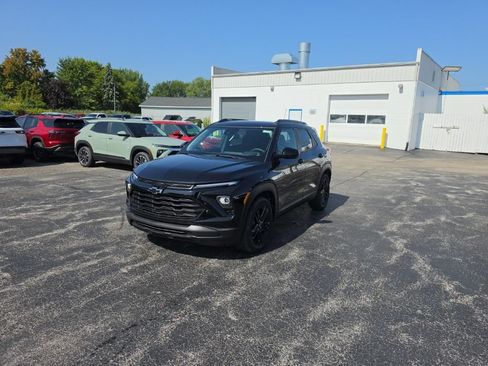 New 2026 Chevrolet TrailBlazer LT w/ Midnight Edition FWD image 3