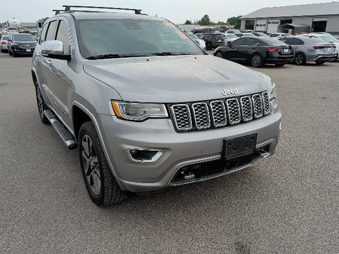 Used 2017 Jeep Grand Cherokee Overland w/ Jeep Active Safety Group AWD/4WD image 13