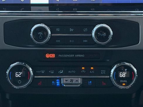 Used 2022 Ford F250 Platinum w/ FX4 Off-Road Package image 17