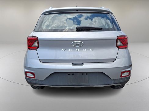 Used 2025 Hyundai Venue SEL FWD image 8