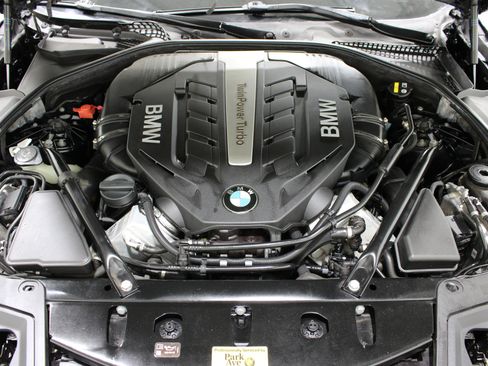 Used 2016 BMW 550i xDrive Sedan AWD/4WD image 40