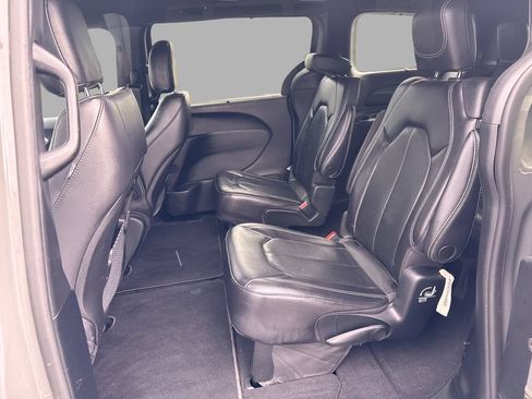 Used 2022 Chrysler Pacifica Touring-L w/ S Appearance Package AWD/4WD image 11