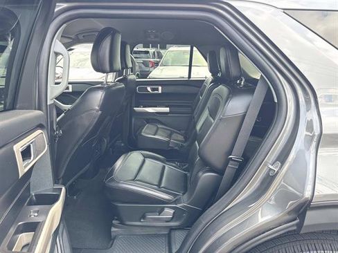 Used 2023 Ford Explorer XLT w/ Equipment Group 202A AWD/4WD image 32