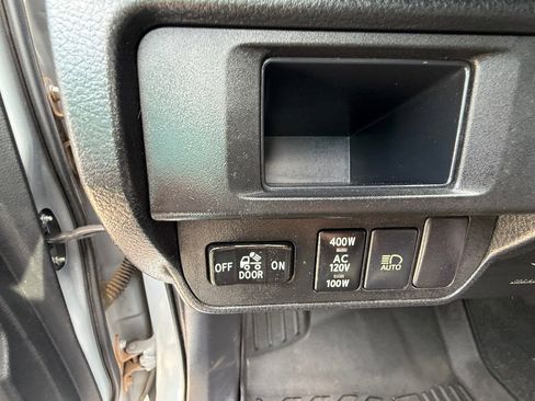Used 2019 Toyota Tacoma SR image 24