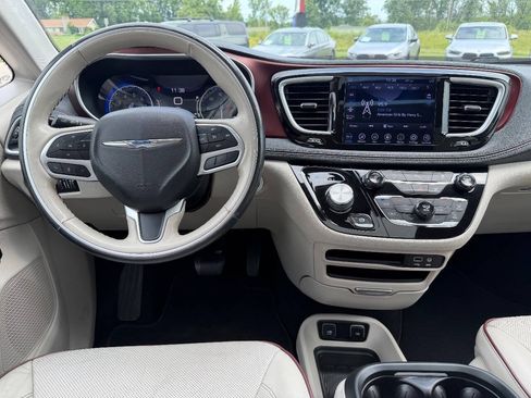 Used 2020 Chrysler Pacifica Limited FWD image 13