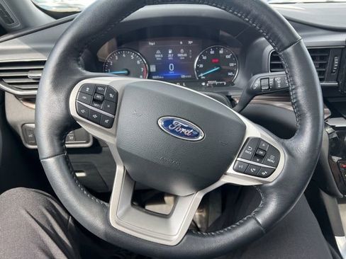 Used 2022 Ford Explorer Limited w/ Equipment Group 301A AWD/4WD image 12