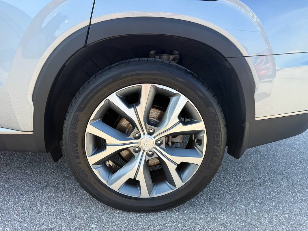 Used 2020 Hyundai Palisade SEL w/ Premium Package FWD image 3