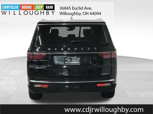 Used 2024 Jeep Wagoneer L Series II w/ Flexible Seating Group image 5