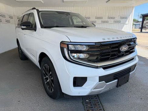 Certified 2025 Ford Expedition Platinum AWD/4WD image 1