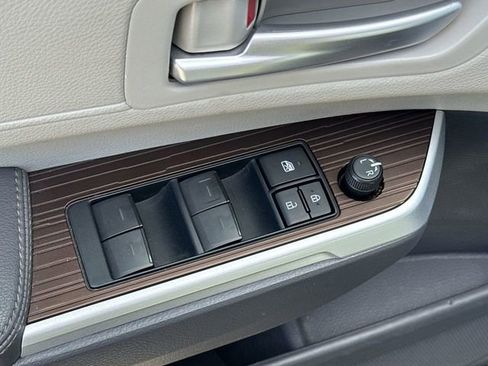 Used 2022 Toyota Sienna XLE w/ XLE Plus Package image 15