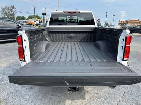 Used 2026 Chevrolet Silverado 2500 LTZ w/ LTZ Premium Package AWD/4WD image 11