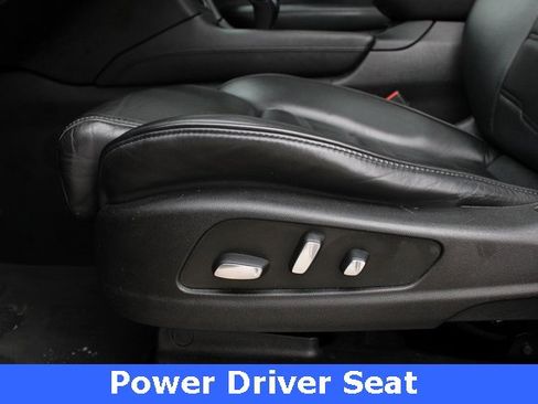 Used 2017 Cadillac XT5 Platinum image 3