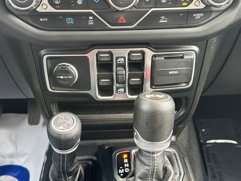 Used 2024 Jeep Wrangler Unlimited Sahara image 23