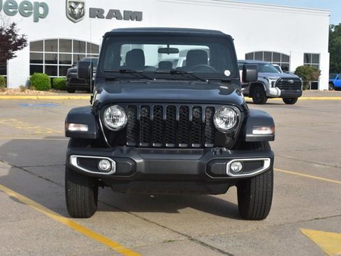 Used 2023 Jeep Gladiator Sport AWD/4WD image 2