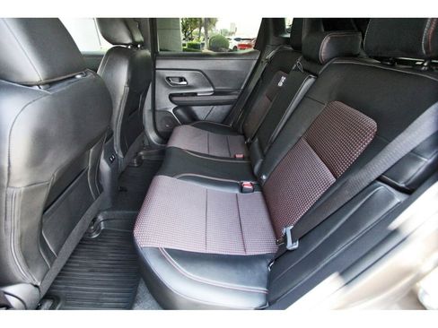 Used 2025 Nissan Kicks SR AWD/4WD image 7