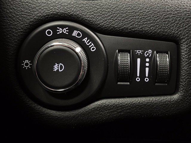Used 2021 Jeep Cherokee Latitude Plus FWD image 29