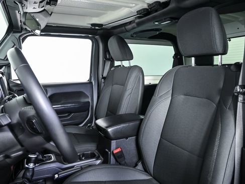 Used 2019 Jeep Wrangler Sport S image 6