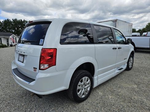 Used 2019 Dodge Grand Caravan SE w/ Power Convenience Group I FWD image 7