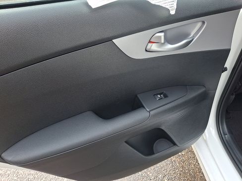 Used 2023 Kia Forte LXS w/ LXS Technology Package FWD image 24
