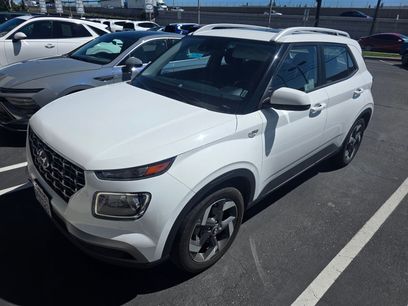 Used 2025 Hyundai Venue SEL