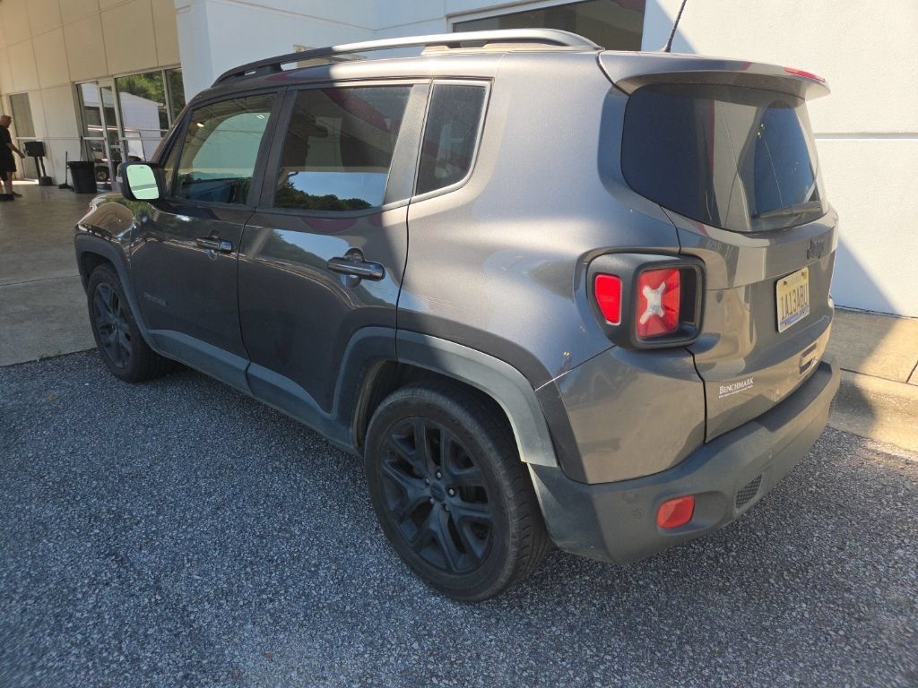 Used 2018 Jeep Renegade Altitude w/ Advanced Technology Group FWD image 2